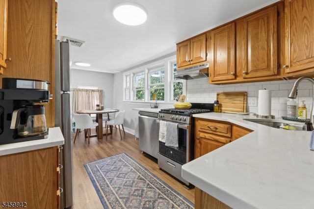 166 Crescent Ave, Waldwick Boro, NJ 07463
