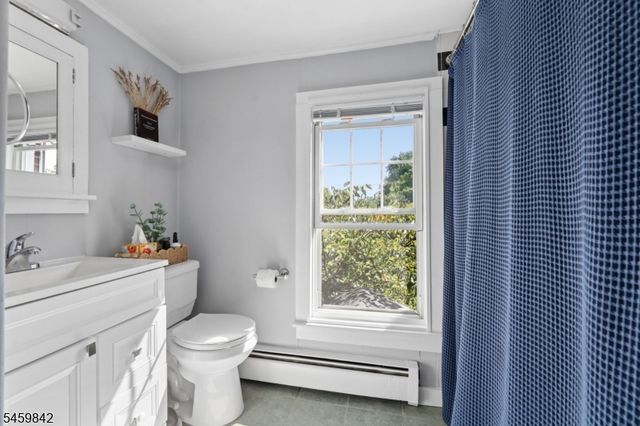 166 Crescent Ave, Waldwick Boro, NJ 07463