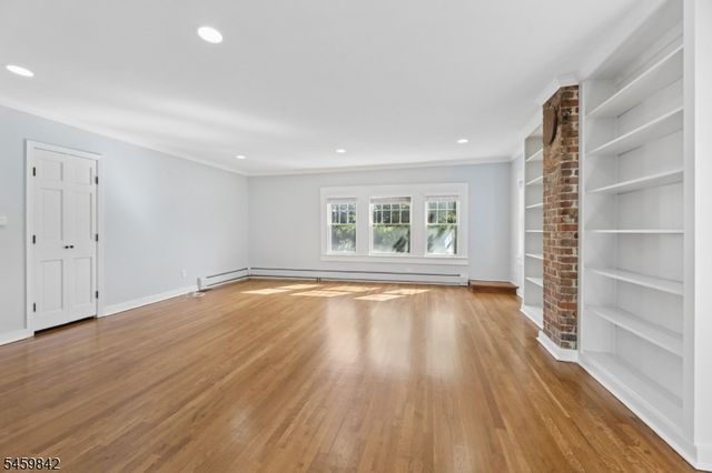 166 Crescent Ave, Waldwick Boro, NJ 07463