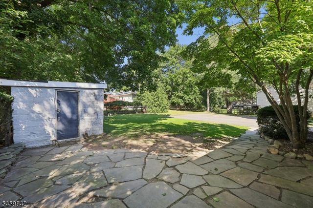 166 Crescent Ave, Waldwick Boro, NJ 07463