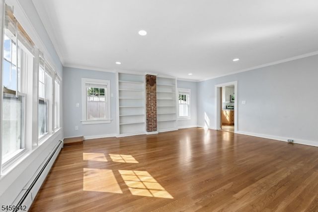 166 Crescent Ave, Waldwick Boro, NJ 07463