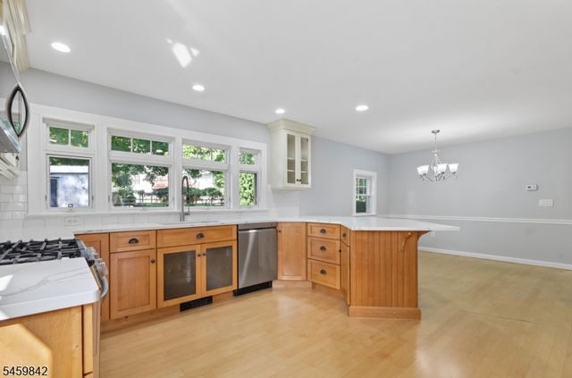 166 Crescent Ave, Waldwick Boro, NJ 07463