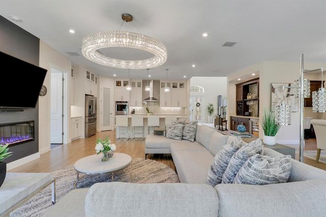 2475 NE Evinrude Circle, Jensen Beach, FL 34957