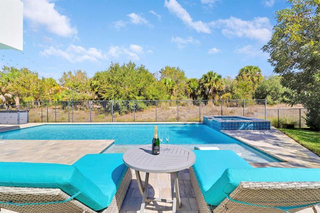 2475 NE Evinrude Circle, Jensen Beach, FL 34957