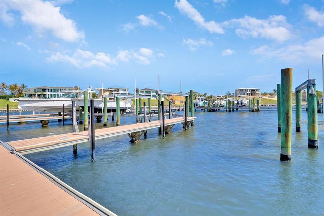 2475 NE Evinrude Circle, Jensen Beach, FL 34957
