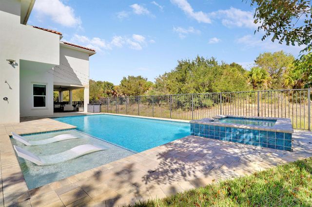 2475 NE Evinrude Circle, Jensen Beach, FL 34957