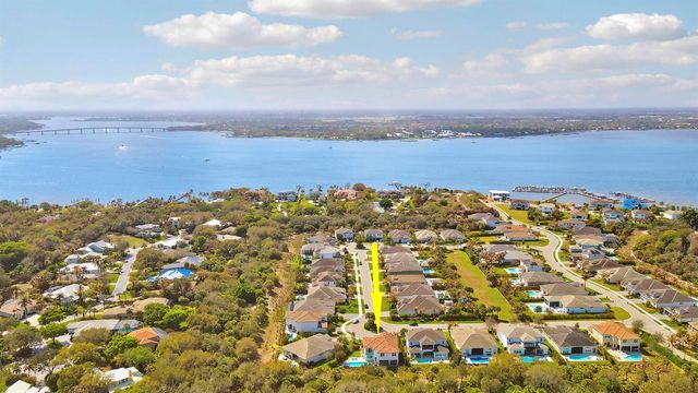 2475 NE Evinrude Circle, Jensen Beach, FL 34957