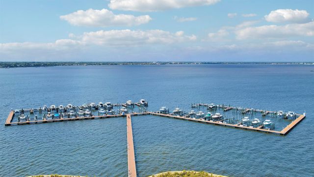 2475 NE Evinrude Circle, Jensen Beach, FL 34957