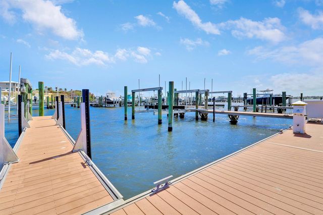 2475 NE Evinrude Circle, Jensen Beach, FL 34957