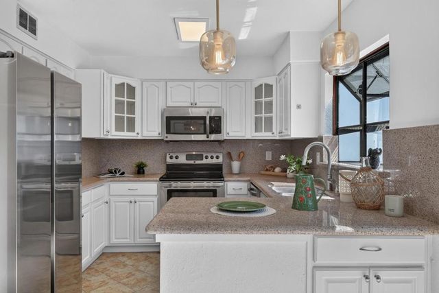 821 Montgomery Street, Mountain View, CA 94041