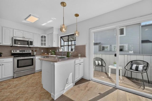 821 Montgomery Street, Mountain View, CA 94041