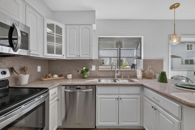 821 Montgomery Street, Mountain View, CA 94041