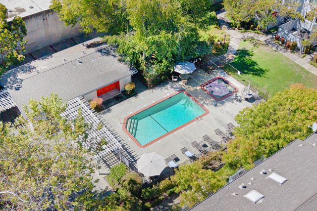 821 Montgomery Street, Mountain View, CA 94041