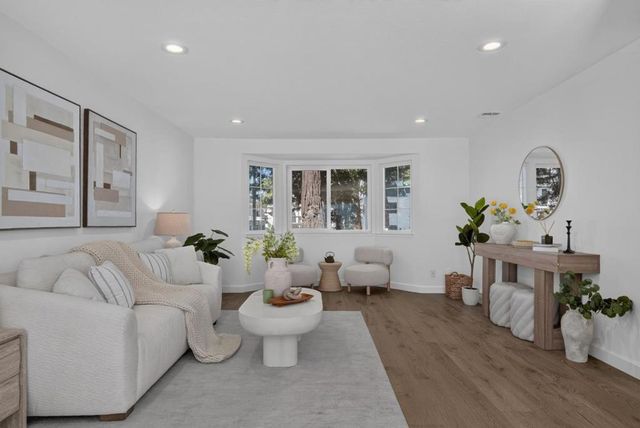 821 Montgomery Street, Mountain View, CA 94041