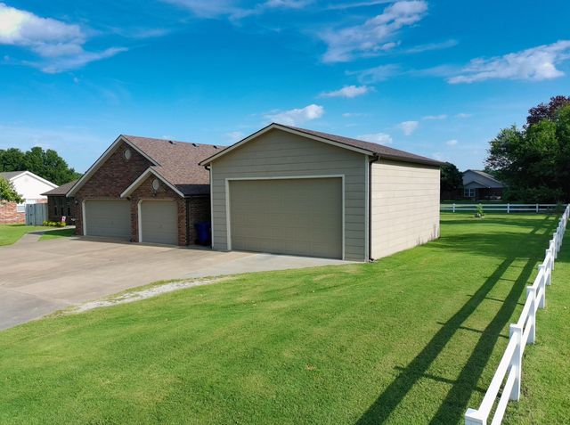 2017 Scott Lane, Miami, OK 74354