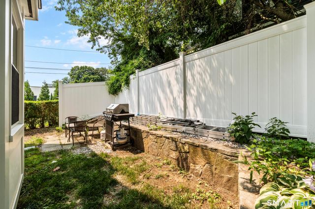 1 Edgefield Avenue, Milford, CT 06460