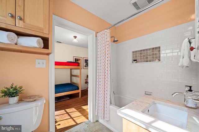 261 FARM RD, Haverford, PA 19041