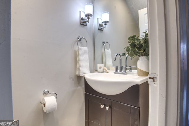 587 Wedgewood Drive, Alpharetta, GA 30009