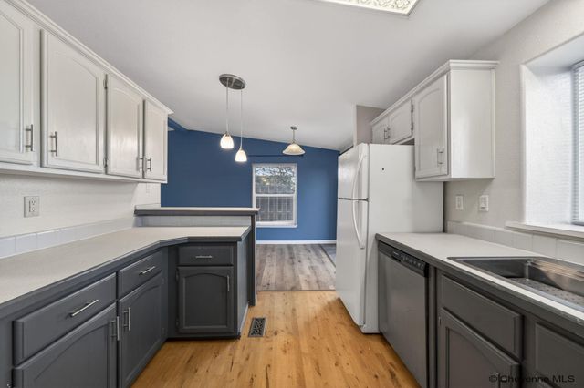 714 SUNRIDGE DR, Cheyenne, WY 82007