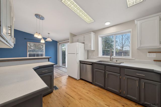 714 SUNRIDGE DR, Cheyenne, WY 82007