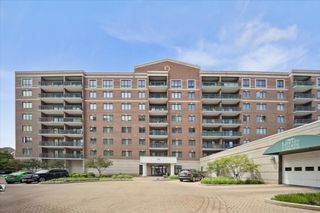 770 PEARSON Street 604, Des Plaines, IL 60016