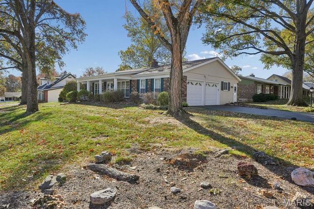 5523 Fireleaf Drive, St Louis, MO 63129