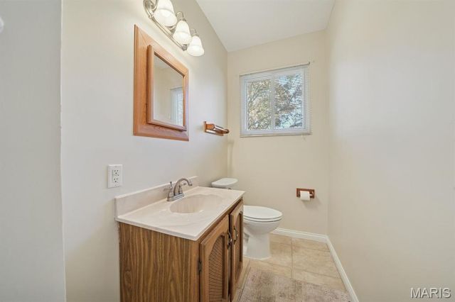 5523 Fireleaf Drive, St Louis, MO 63129