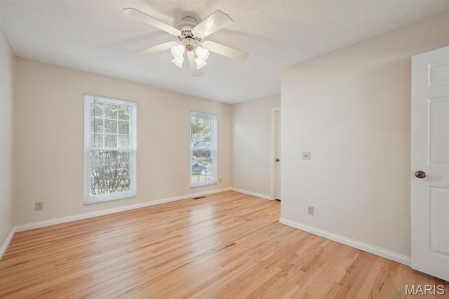 5523 Fireleaf Drive, St Louis, MO 63129