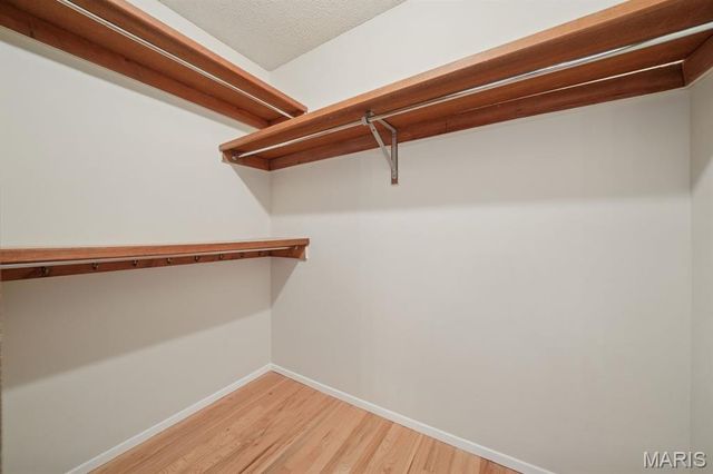 5523 Fireleaf Drive, St Louis, MO 63129