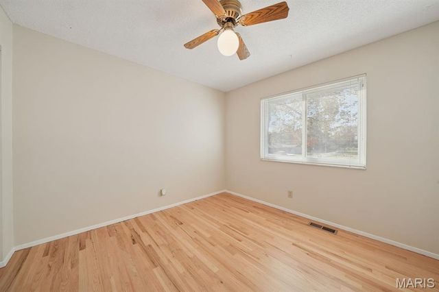 5523 Fireleaf Drive, St Louis, MO 63129