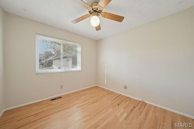 5523 Fireleaf Drive, St Louis, MO 63129