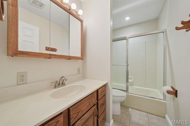 5523 Fireleaf Drive, St Louis, MO 63129