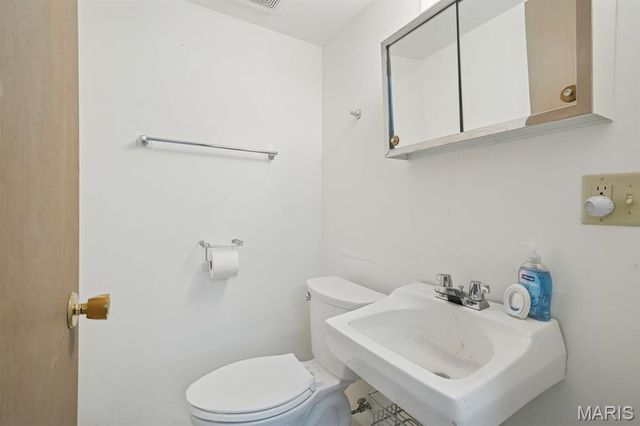 5523 Fireleaf Drive, St Louis, MO 63129