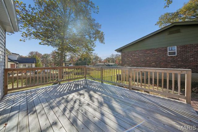 5523 Fireleaf Drive, St Louis, MO 63129