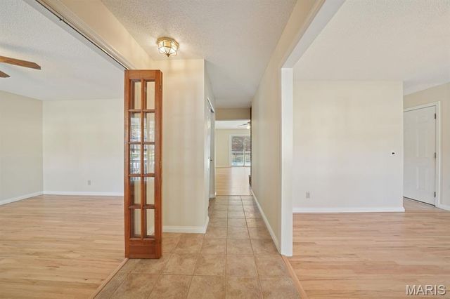 5523 Fireleaf Drive, St Louis, MO 63129