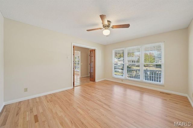 5523 Fireleaf Drive, St Louis, MO 63129