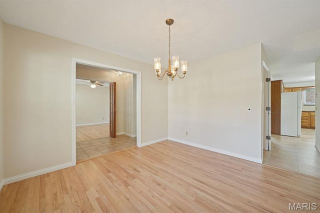 5523 Fireleaf Drive, St Louis, MO 63129