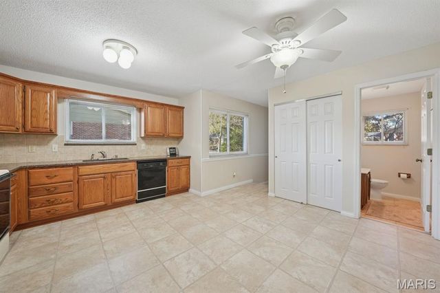 5523 Fireleaf Drive, St Louis, MO 63129