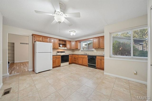 5523 Fireleaf Drive, St Louis, MO 63129