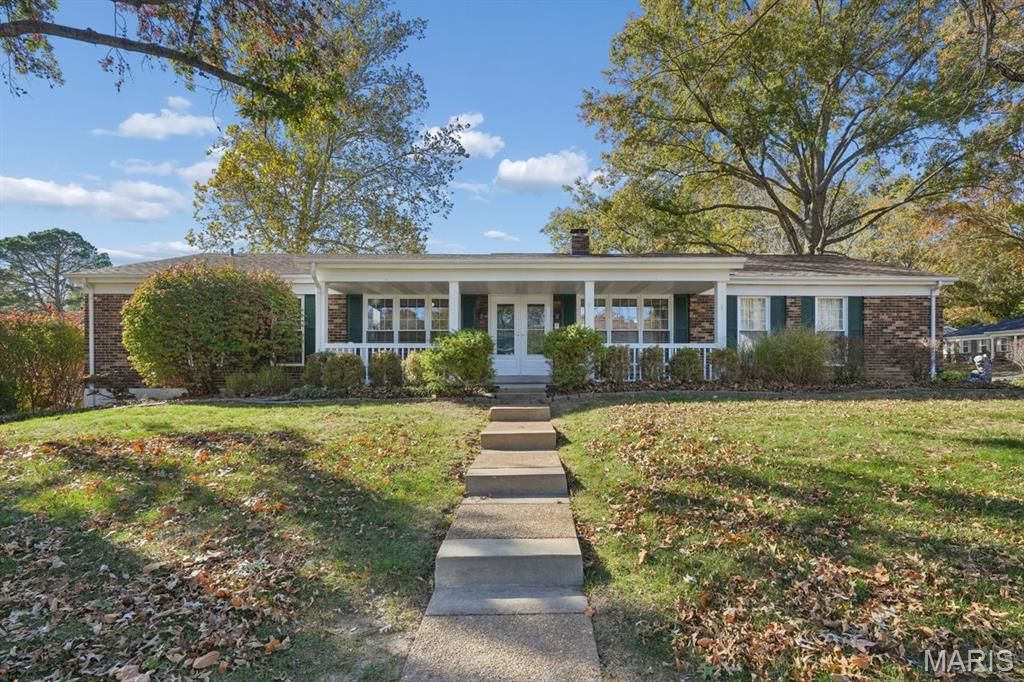 5523 Fireleaf Drive, St Louis, MO 63129