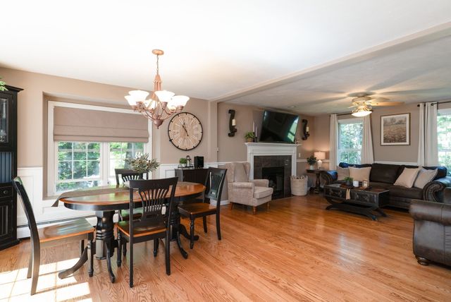 55 S Shore Dr, Sturbridge, MA 01566