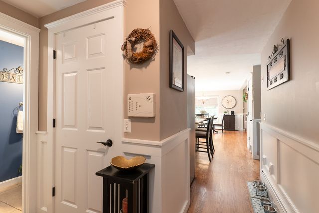 55 S Shore Dr, Sturbridge, MA 01566