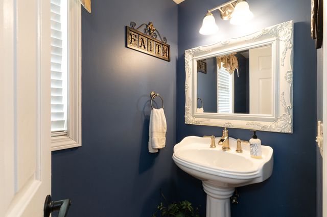 55 S Shore Dr, Sturbridge, MA 01566