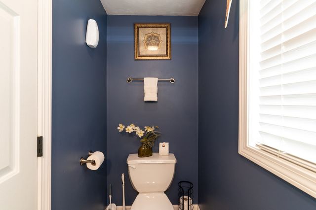 55 S Shore Dr, Sturbridge, MA 01566