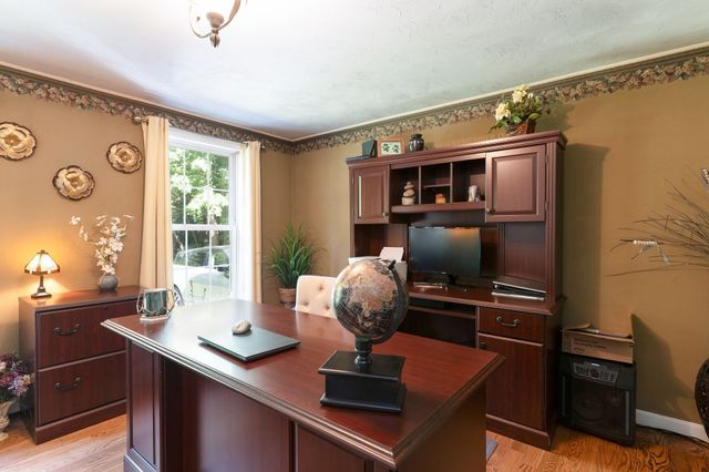 55 S Shore Dr, Sturbridge, MA 01566