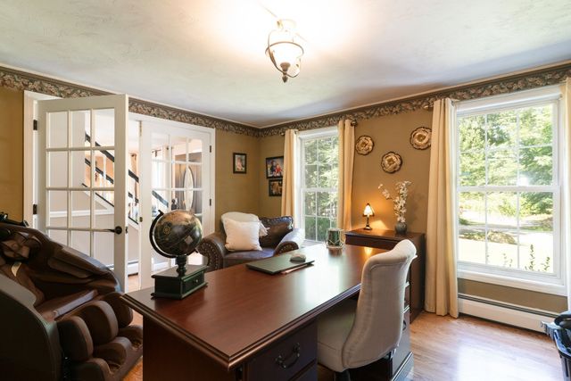 55 S Shore Dr, Sturbridge, MA 01566
