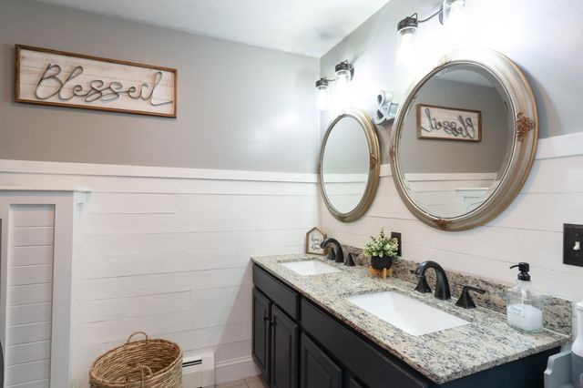 55 S Shore Dr, Sturbridge, MA 01566