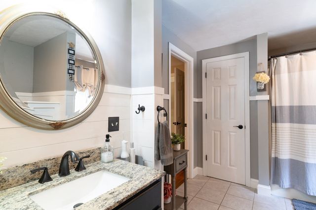 55 S Shore Dr, Sturbridge, MA 01566