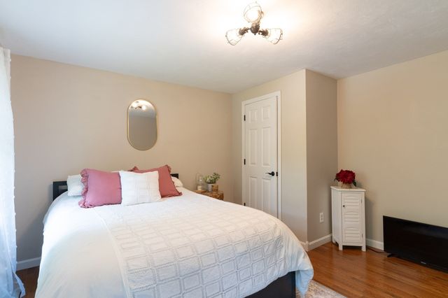 55 S Shore Dr, Sturbridge, MA 01566