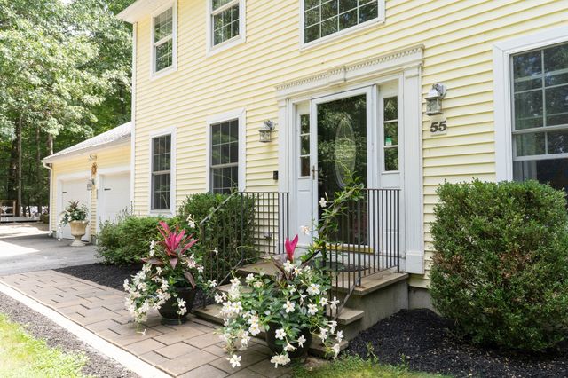 55 S Shore Dr, Sturbridge, MA 01566